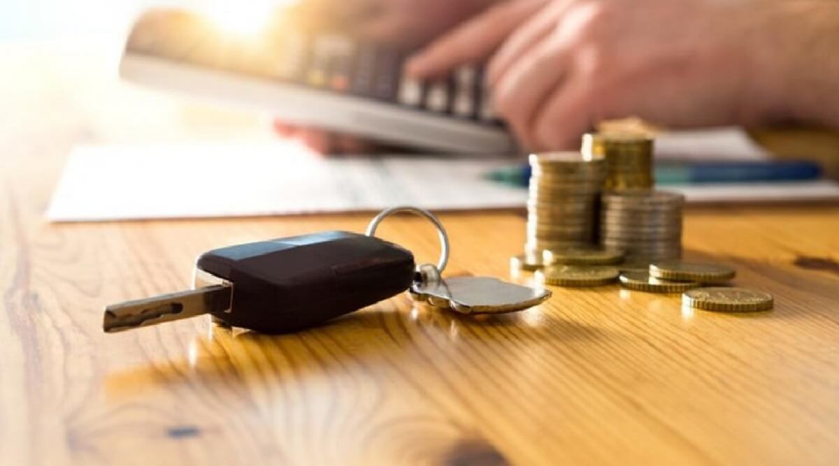 Car keys and money on a table. 