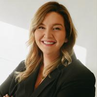 headshot image of Holly Ragan