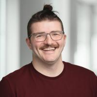 headshot image of Derrick Lee