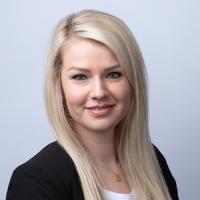 headshot image of Amanda Amann