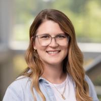 headshot image of Stacy Barton