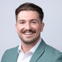headshot image of Noah Reff