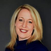 headshot image of Amanda Dusenberry