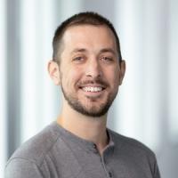 headshot image of Chris Coloni