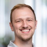 headshot image of Eli Davis