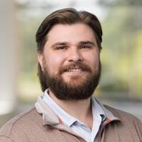 headshot image of Jacob Elliott