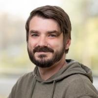 headshot image of Jamie MacInnes