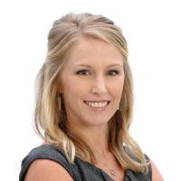 headshot image of Kelly Stephens