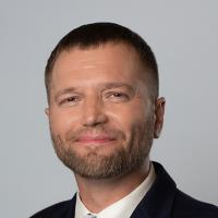 headshot image of Robert Canine