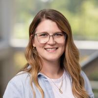 headshot image of Stacy Barton