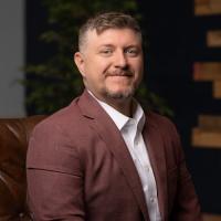 headshot image of Tim Spears